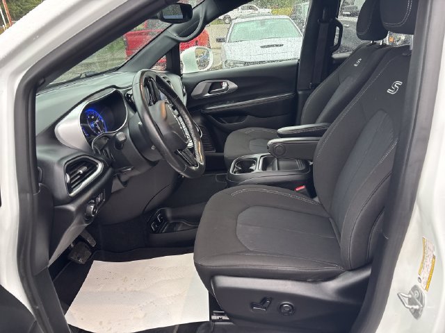 Used 2020 Chrysler Pacifica Touring w/ S Appearance Package FWD image 8
