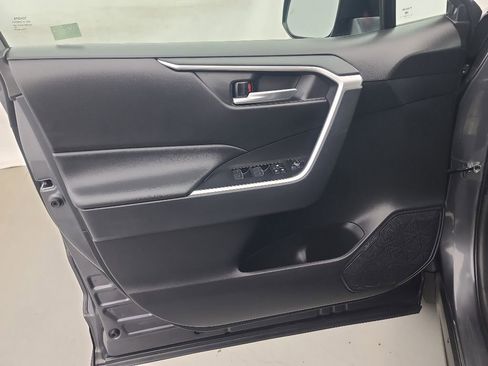Used 2025 Toyota RAV4 XLE AWD/4WD image 22