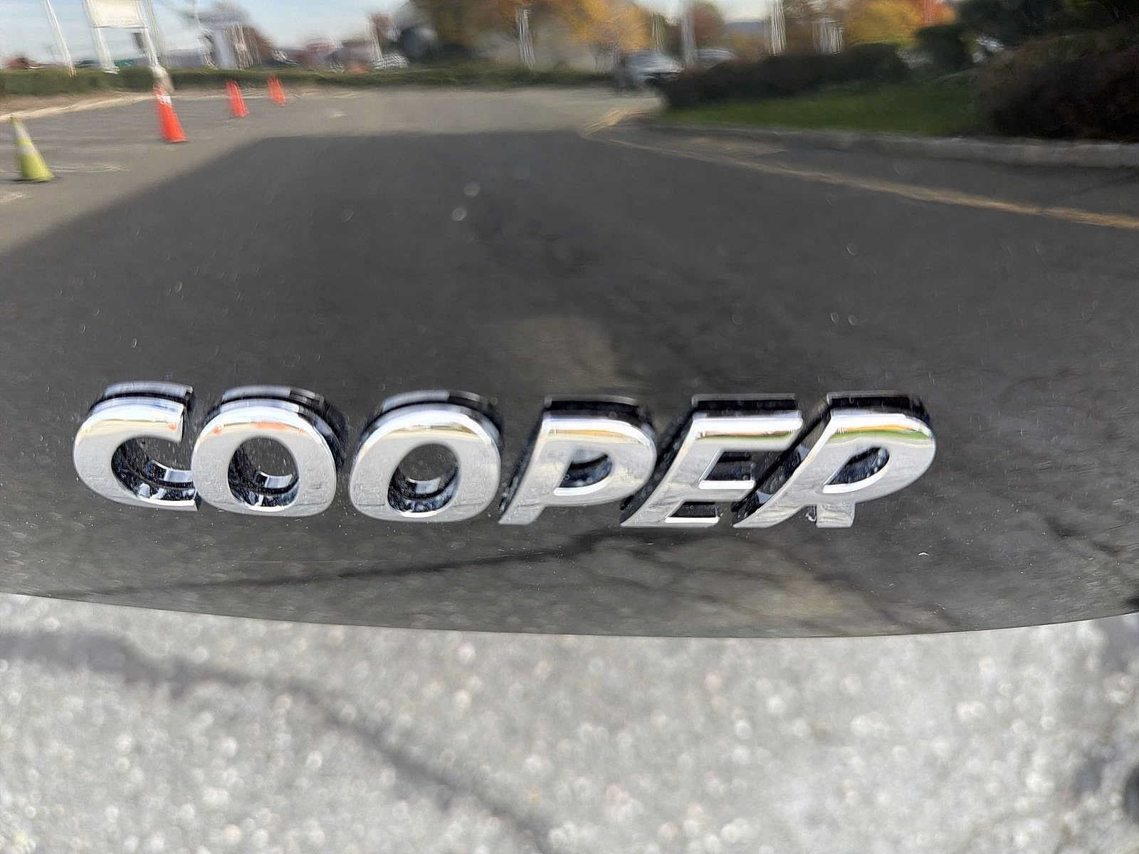 Used 2024 MINI Cooper 4-Door Hardtop FWD image 15