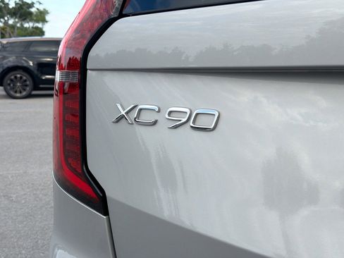 Used 2025 Volvo XC90 B6 Plus AWD/4WD image 11