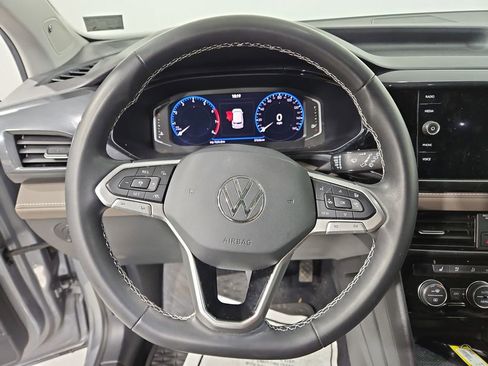 Certified 2022 Volkswagen Taos SEL image 16