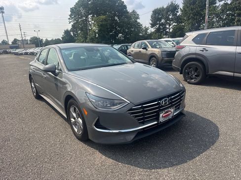 Used 2023 Hyundai Sonata SE FWD image 3