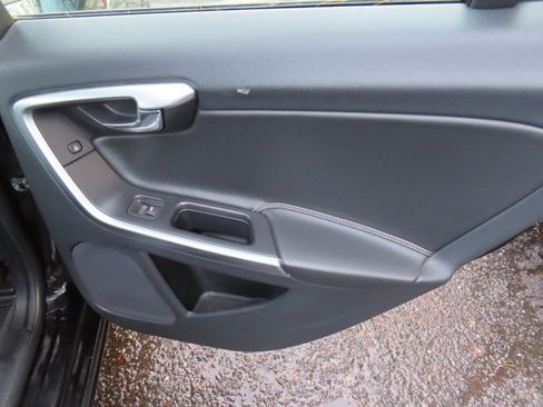 Used 2018 Volvo V60 T5 Dynamic image 15