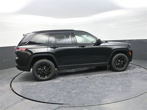 New 2026 Jeep Grand Cherokee Altitude image 8