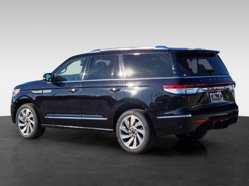 Used 2024 Lincoln Navigator Reserve image 7
