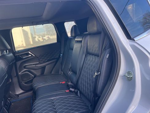 Used 2025 Mitsubishi Outlander SEL image 6