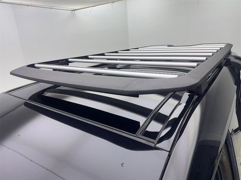 Used 2023 Land Rover Defender 130 X-Dynamic SE image 20