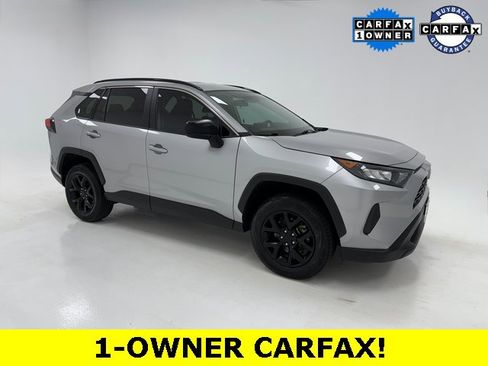 Used 2021 Toyota RAV4 LE image 1