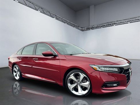 Used 2018 Honda Accord Touring image 16