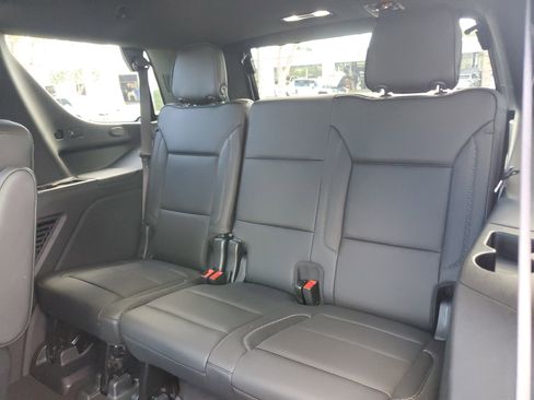 Used 2023 GMC Yukon Denali w/ Denali Reserve Package image 12