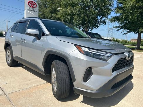 Used 2022 Toyota RAV4 XLE w/ Convenience Package AWD/4WD image 3