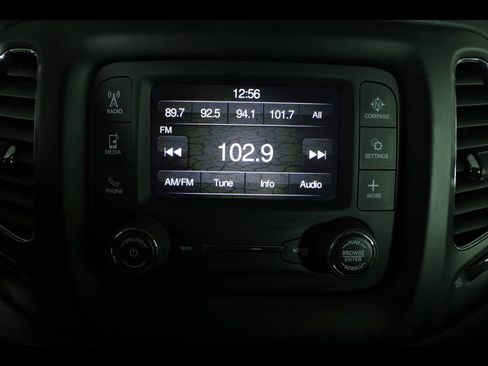 Used 2018 Jeep Compass Latitude w/ Cold Weather Group AWD/4WD image 19