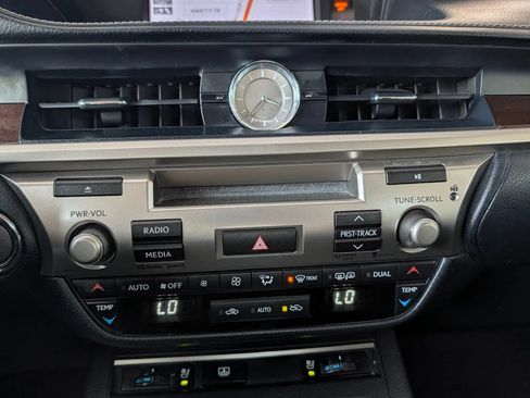 Used 2013 Lexus ES 350 w/ Luxury Pkg FWD image 36