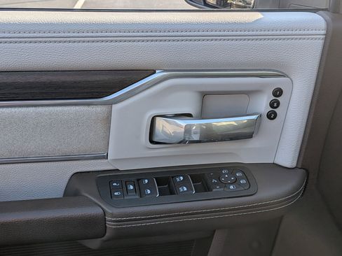Certified 2025 RAM 2500 Laramie AWD/4WD image 11