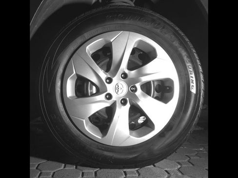 Used 2020 Toyota RAV4 LE image 9