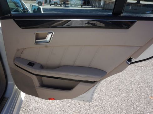 Used 2014 Mercedes-Benz E 550 4MATIC Sedan image 27