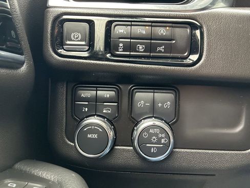 Used 2025 GMC Yukon Denali image 23