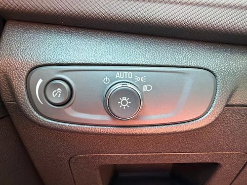 Used 2025 Chevrolet TrailBlazer LT w/ Convenience Package AWD/4WD image 24