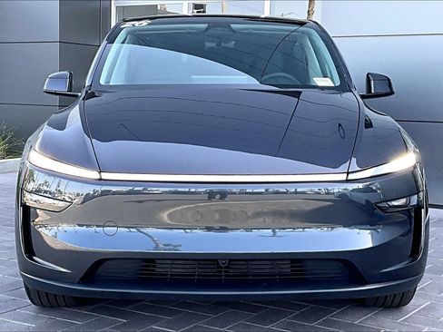 Used 2026 Tesla Model Y Long Range RWD image 2