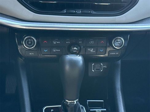 Used 2023 Jeep Compass Limited image 17