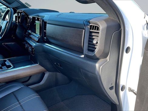 Used 2024 Chevrolet Silverado 2500 High Country w/ Technology Package AWD/4WD image 18