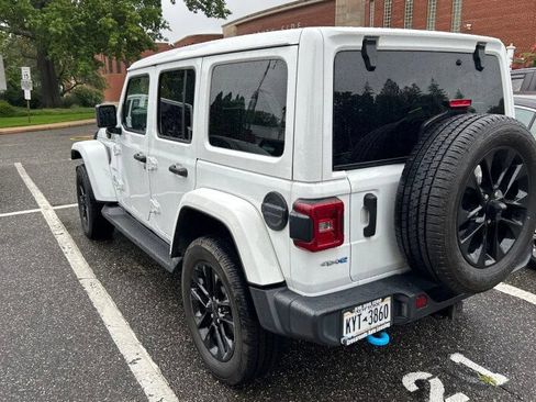 Used 2022 Jeep Wrangler Unlimited Sahara w/ Cold Weather Group AWD/4WD image 4