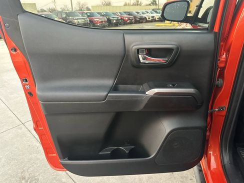 Used 2018 Toyota Tacoma SR image 35