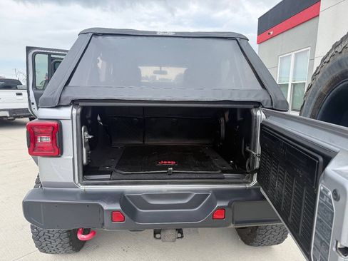 Used 2018 Jeep Wrangler Unlimited Rubicon w/ Dual Top Group AWD/4WD image 17
