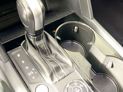 Used 2022 Volkswagen Atlas SE image 25