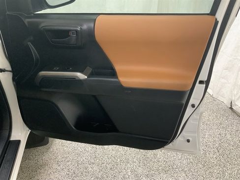 Used 2017 Toyota Tacoma SR5 image 22