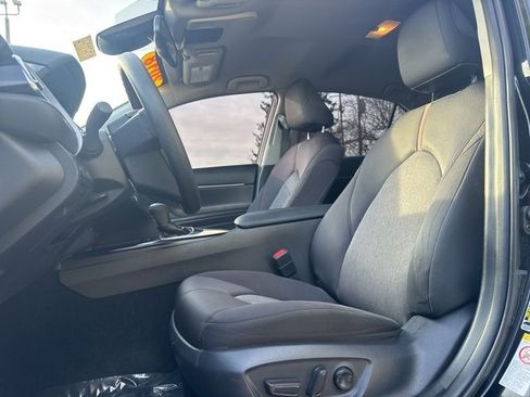 Used 2018 Toyota Camry LE image 10