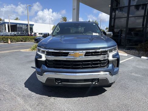 Used 2024 Chevrolet Silverado 1500 LT AWD/4WD image 3