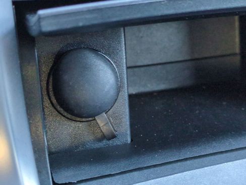 Used 2012 Lincoln MKZ image 30