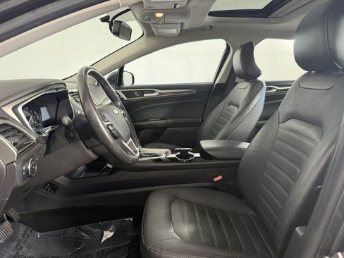 Used 2016 Ford Fusion SE w/ Equipment Group 202A FWD image 15