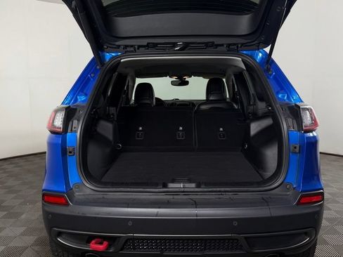 Used 2019 Jeep Cherokee Trailhawk AWD/4WD image 12