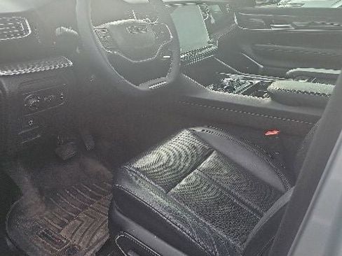 Used 2022 Jeep Wagoneer Series III w/ Premium Group I AWD/4WD image 5
