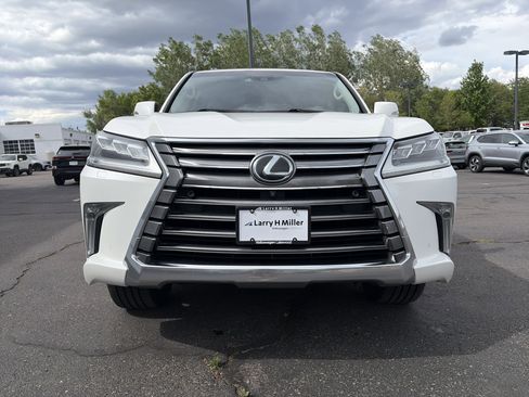Used 2016 Lexus LX 570 4WD w/ Luxury Package image 2