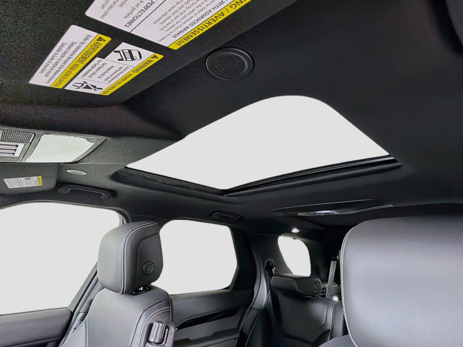 New 2026 Land Rover Discovery S AWD/4WD image 9