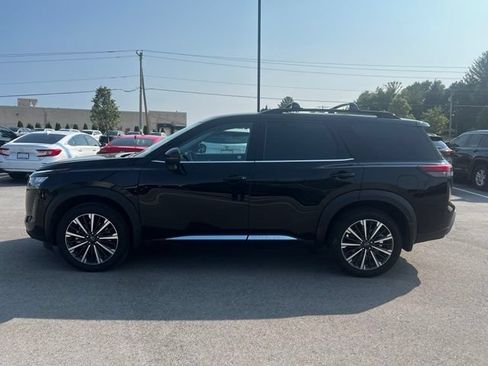 Used 2026 Nissan Pathfinder Platinum w/ Lighting Package AWD/4WD image 2
