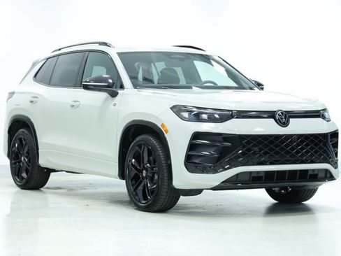 New 2026 Volkswagen Tiguan SE R-Line FWD image 3