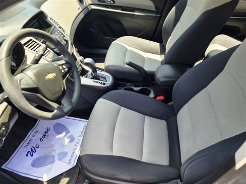 Used 2016 Chevrolet Cruze LS image 27