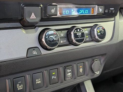 Used 2017 Toyota Tacoma TRD Off-Road w/ Premium & Technology Package RWD image 8