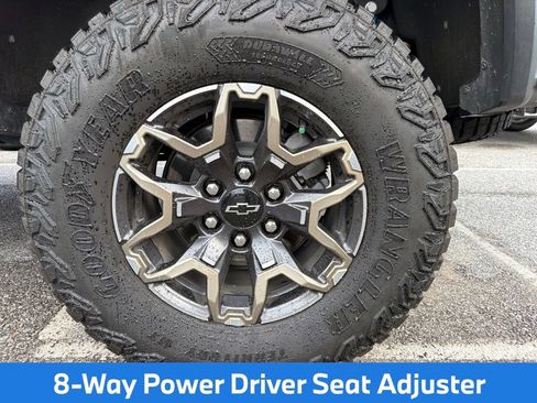 Used 2025 Chevrolet Colorado ZR2 w/ Technology Package AWD/4WD image 11