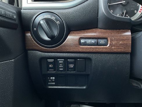 Used 2019 Nissan Titan Platinum Reserve AWD/4WD image 18