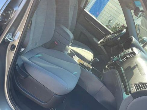 Used 2011 Hyundai Santa Fe GLS image 11