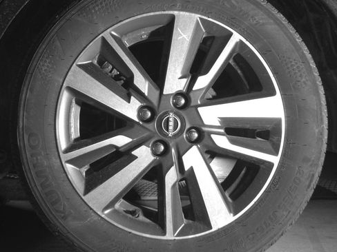 Used 2025 Nissan Versa SV FWD image 14