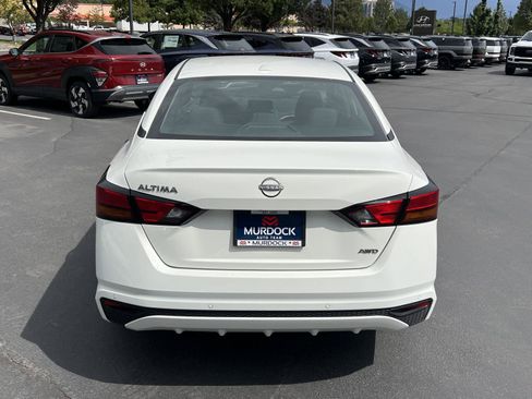 Used 2025 Nissan Altima 2.5 SV AWD/4WD image 9