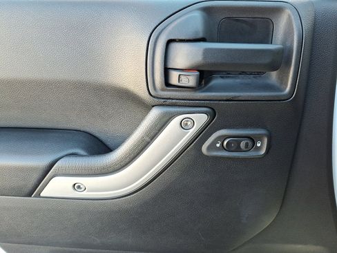 Used 2016 Jeep Wrangler Unlimited Sahara w/ Dual Top Group image 10