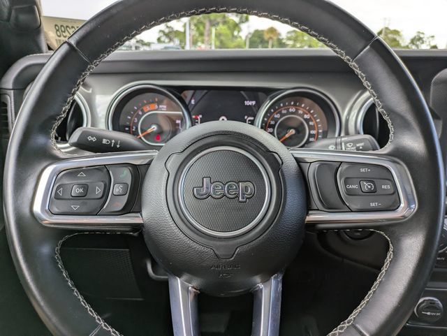 Certified 2022 Jeep Gladiator Overland w/ LED Lighting Group AWD/4WD image 19