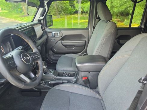 Used 2024 Jeep Wrangler Unlimited Sport AWD/4WD image 10
